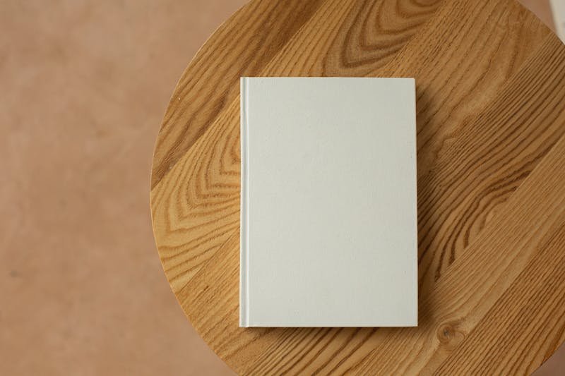 Detalj starog štamparskog stroja sa slovima i mastilom