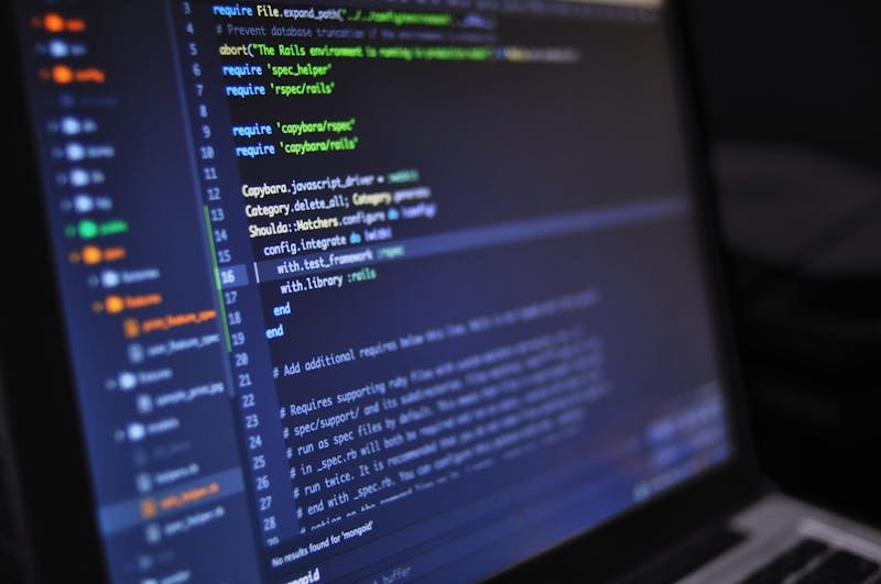 Kod na ekranu računara i digitalna tehnologija