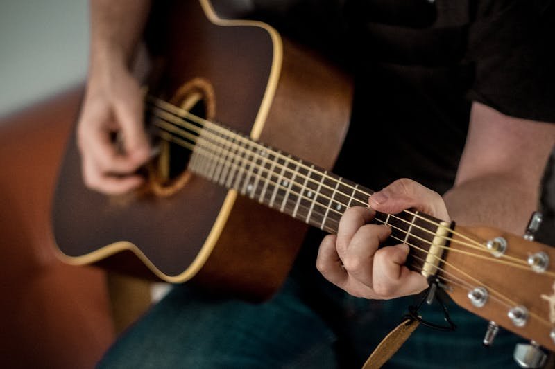 Note i muzički instrument, ilustracija muzičke teorije i historije klasične muzike