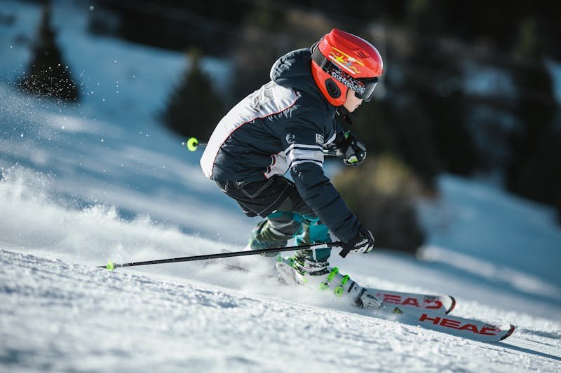 Prazne plivačke staze u olimpijskom bazenu