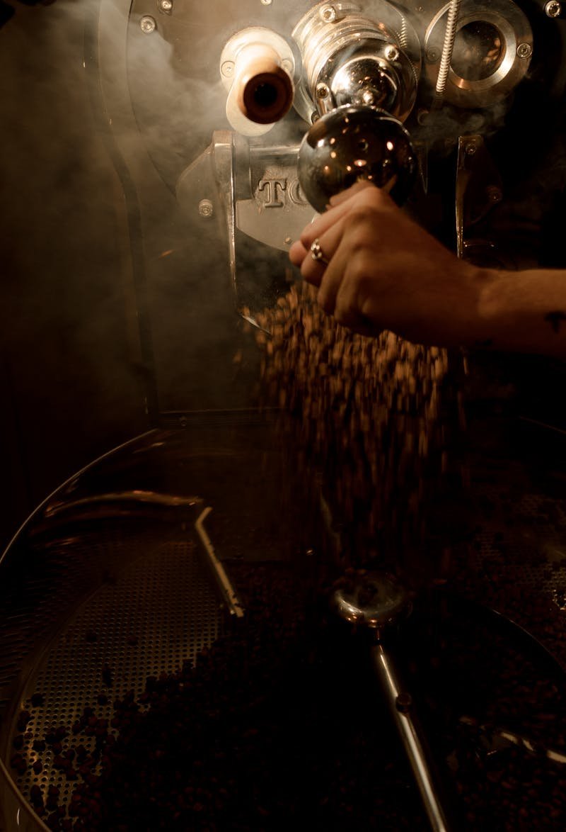 Tradicionalno prženje tamnih zrna kafe